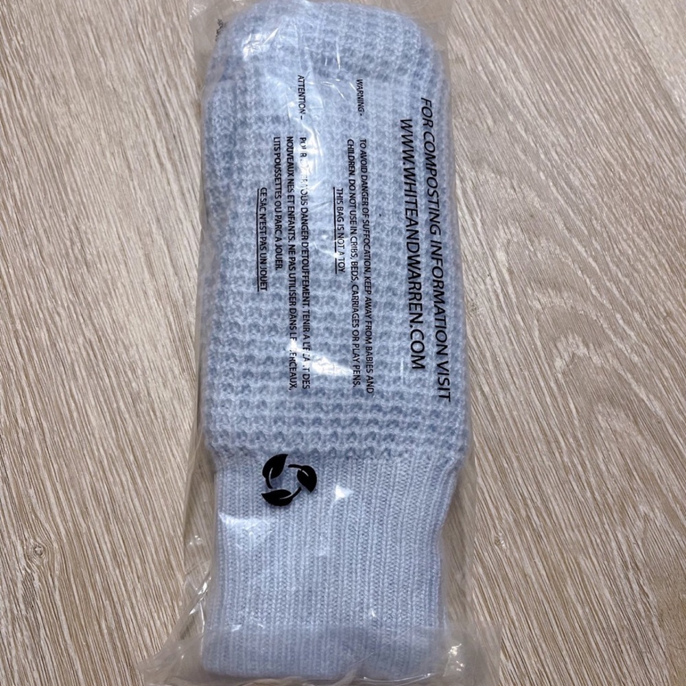 White+Warren cashmere light blue gloves - Picture 4 of 5